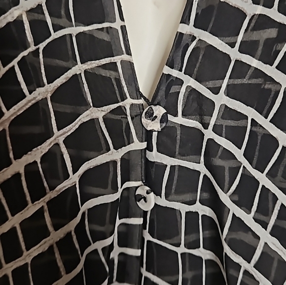 BCBGMAXAZRIA 100% Silk Blouse - Picture 7 of 10